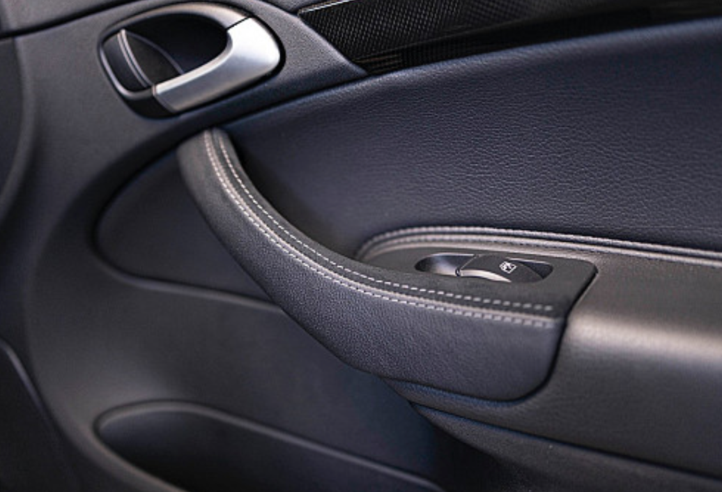 XT‑SERIES FRONT DOOR HANDLE KIT, ALCANTARA, GREY STITCHING, SAAB 9‑3 2003‑