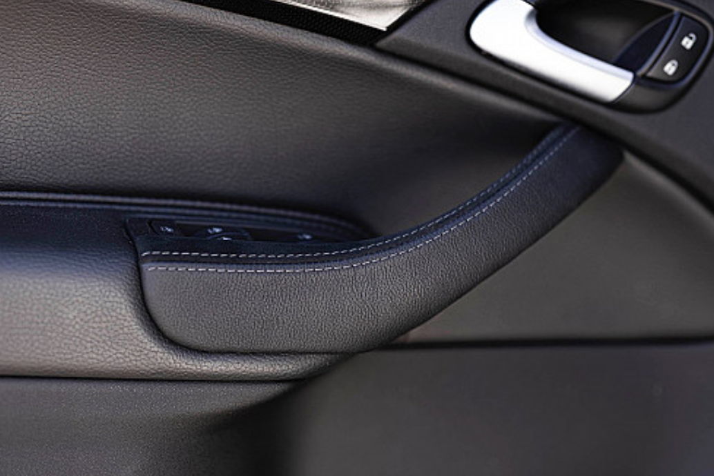 XT‑SERIES FRONT DOOR HANDLE KIT, ALCANTARA, GREY STITCHING, SAAB 9‑3 2003‑